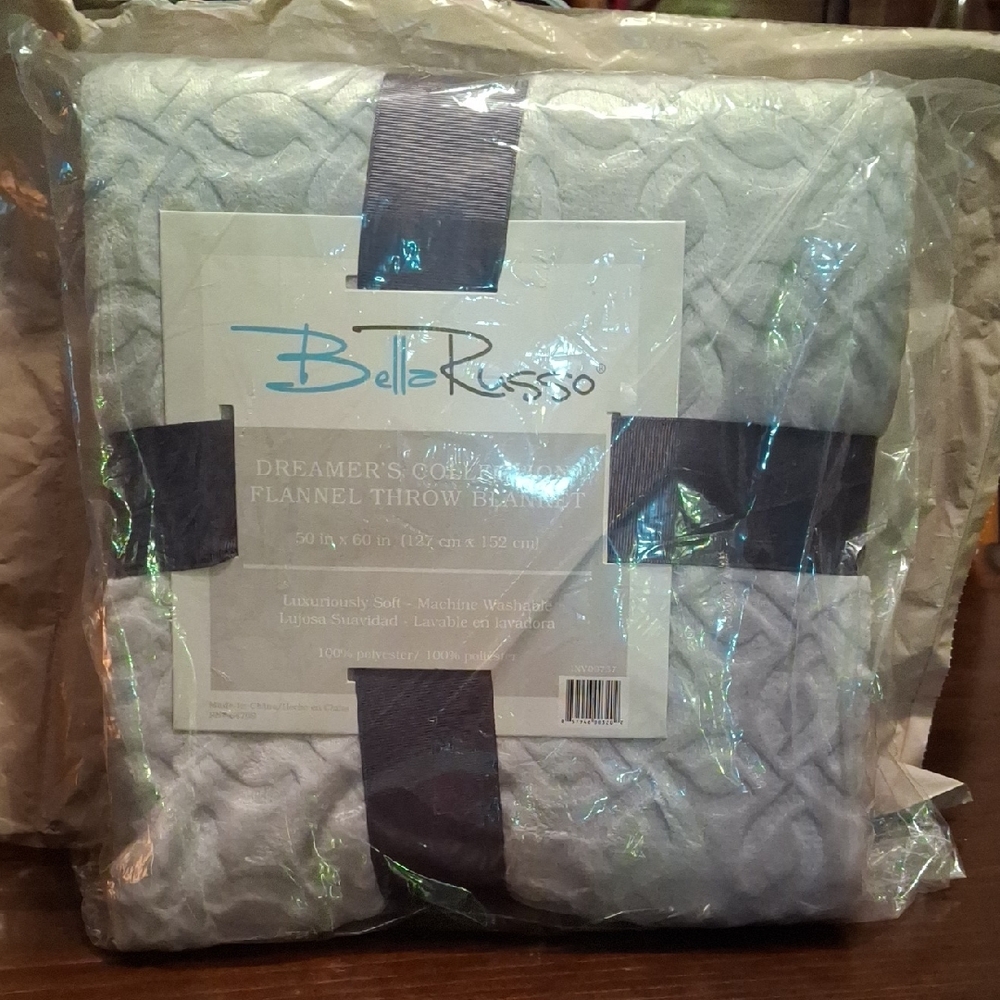 Bella Russo Dreamer's Cozy Flannel Throw Blanket - Soft Gray